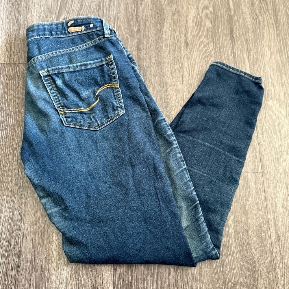 Levi’s Women’s Signature Gold Blue Denim Jeans
